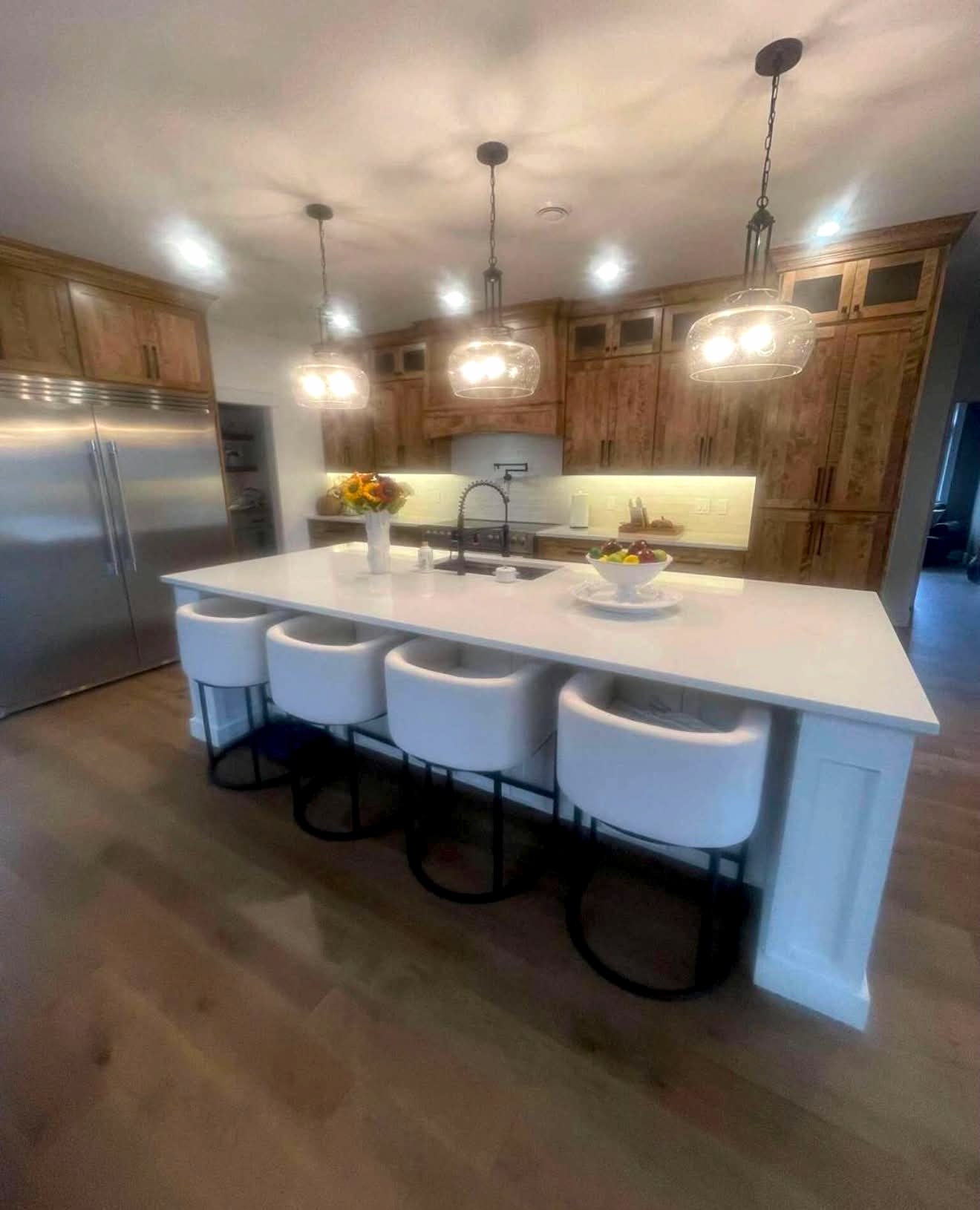 Quartz countertop with custom edge profile