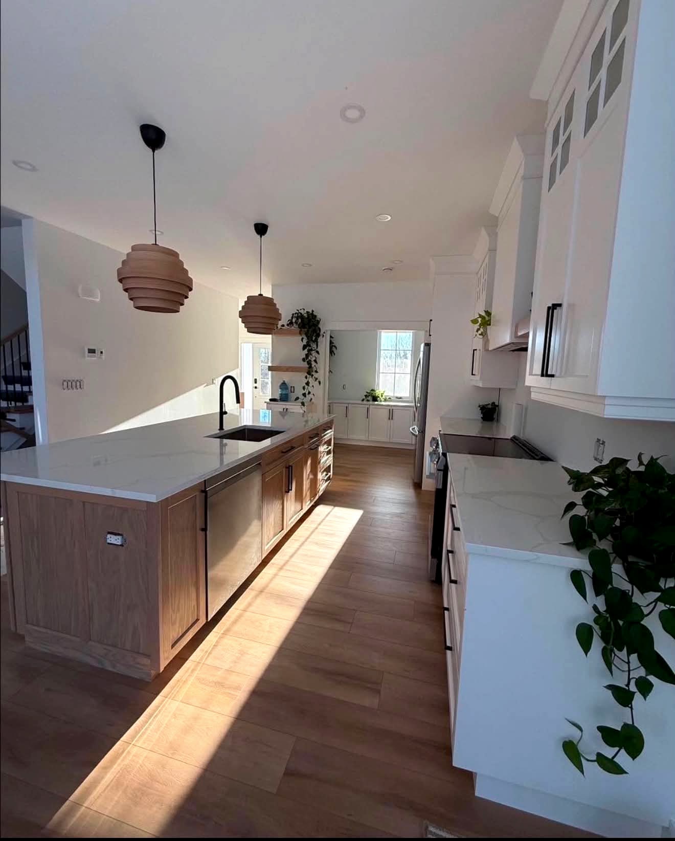 Quartz countertop and integrated backsplash